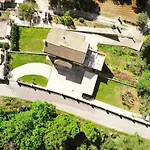 Mansion On The Hill Cfu * Virós